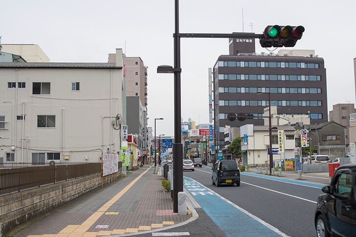 電動車椅子が通る道路のイメージ